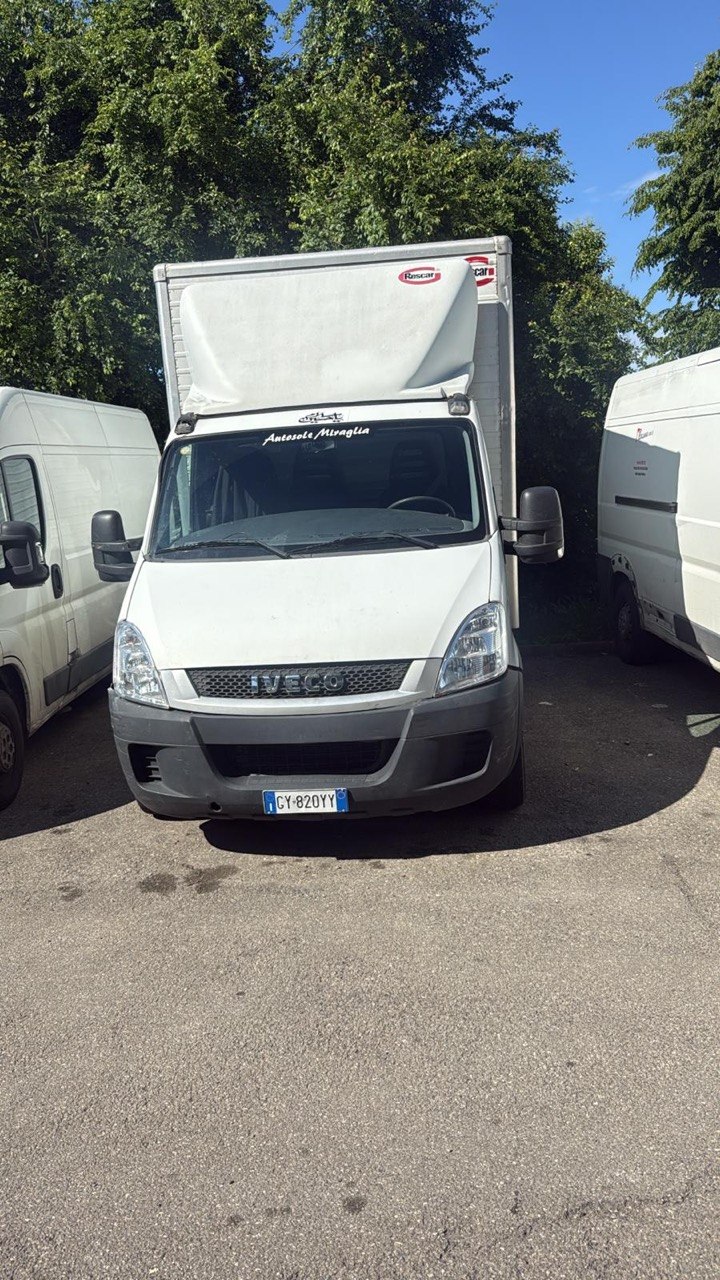 Flotta LogiFarm — IVECO bianco